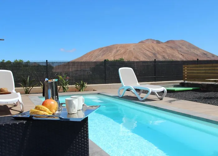 La Tabaiba- Bright Open Spaces, Private & Heated Pool *