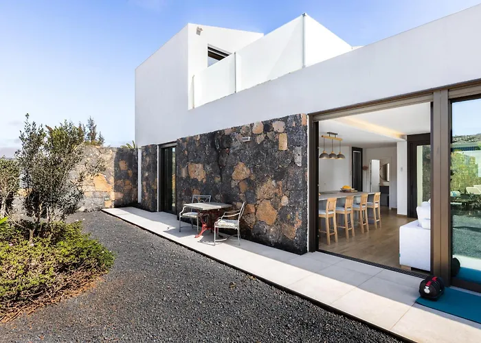 בית נופש La Tabaiba- Bright Open Spaces, Private & Heated Pool