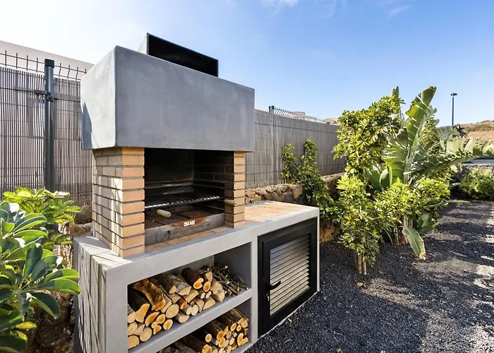 La Tabaiba- Bright Open Spaces, Private & Heated Pool בית נופש לה אוליבה