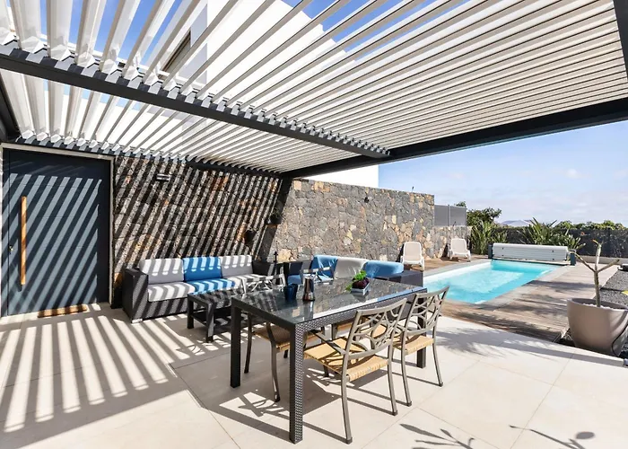 בית נופש La Tabaiba- Bright Open Spaces, Private & Heated Pool *