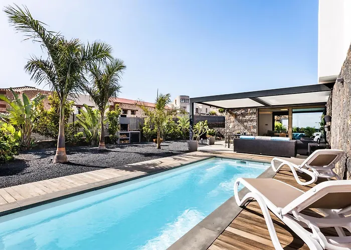 בית נופש La Tabaiba- Bright Open Spaces, Private & Heated Pool לה אוליבה