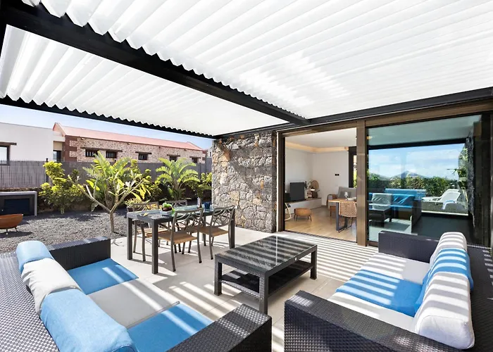 La Tabaiba- Bright Open Spaces, Private & Heated Pool *