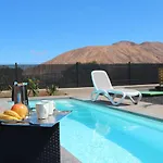 La Tabaiba- Bright Open Spaces, Private & Heated Pool *