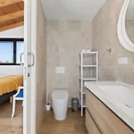 Vakantiehuis La Tabaiba- Bright Open Spaces, Private & Heated Pool La Oliva