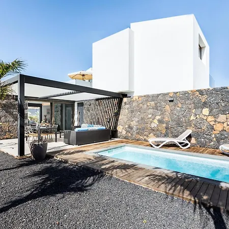 La Tabaiba- Bright Open Spaces, Private & Heated Pool Holiday home *