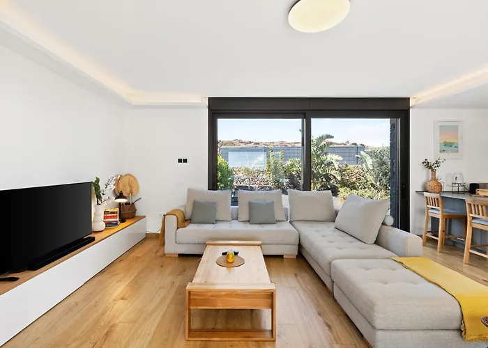 La Tabaiba- Bright Open Spaces, Private & Heated Pool *