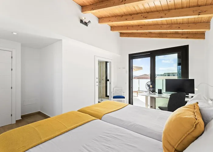 La Tabaiba- Bright Open Spaces, Private & Heated Pool La Oliva