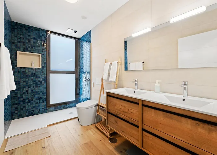 La Tabaiba- Bright Open Spaces, Private & Heated Pool