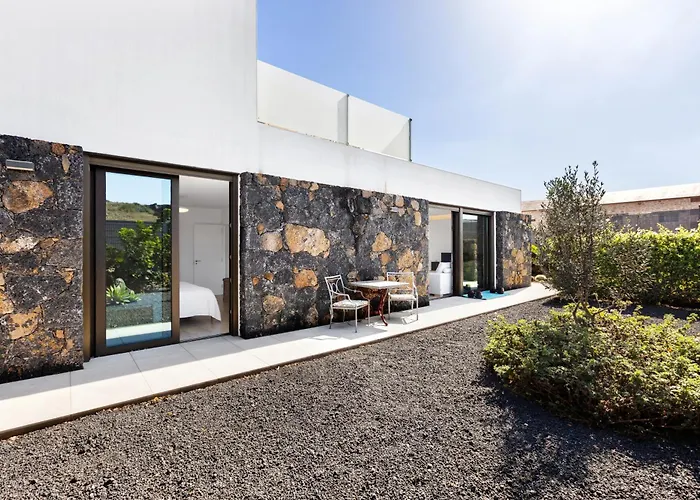 La Tabaiba- Bright Open Spaces, Private & Heated Pool * La Oliva