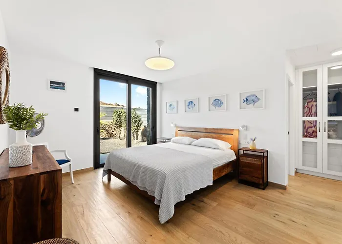 La Tabaiba- Bright Open Spaces, Private & Heated Pool * La Oliva