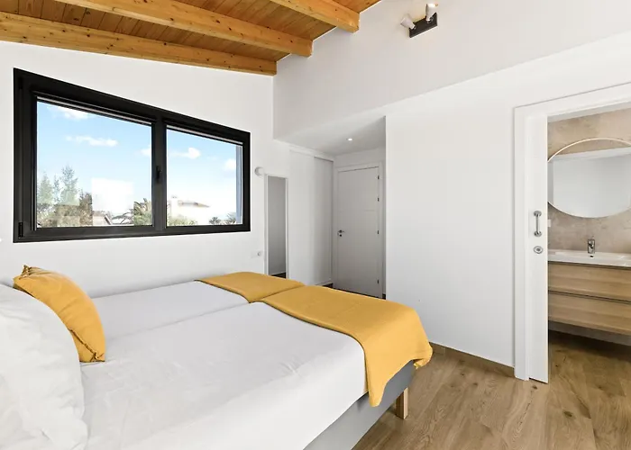 La Tabaiba- Bright Open Spaces, Private & Heated Pool * La Oliva