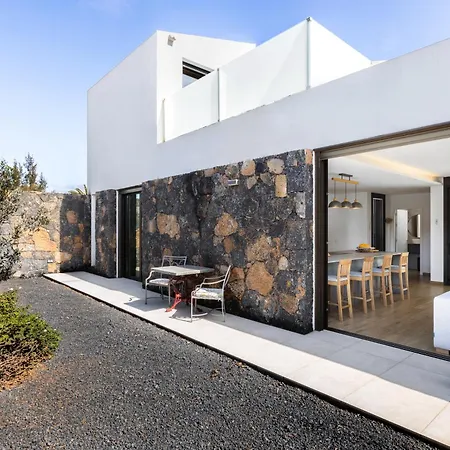 別荘 La Tabaiba- Bright Open Spaces, Private & Heated Pool
