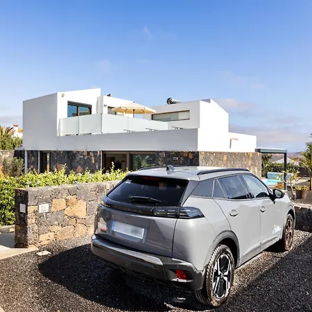 La Tabaiba- Bright Open Spaces, Private & Heated Pool * La Oliva