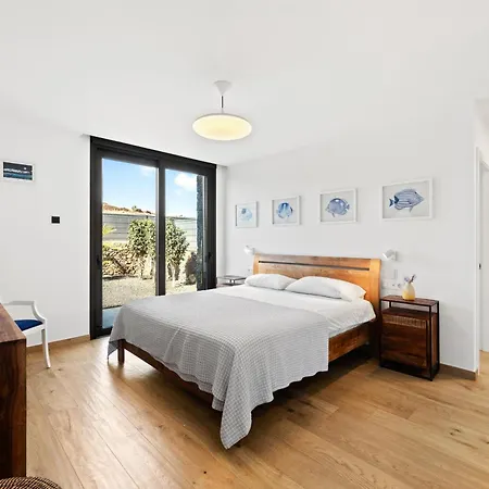 La Tabaiba- Bright Open Spaces, Private & Heated Pool * La Oliva